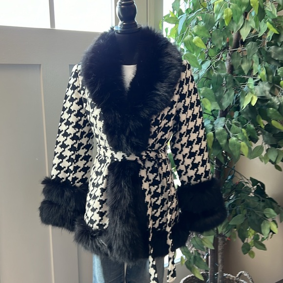 STUNNING Houndstooth Faux Fur collar & cuffs Belted Coat! It’s simply BEAUTIFUL! - Picture 1 of 16